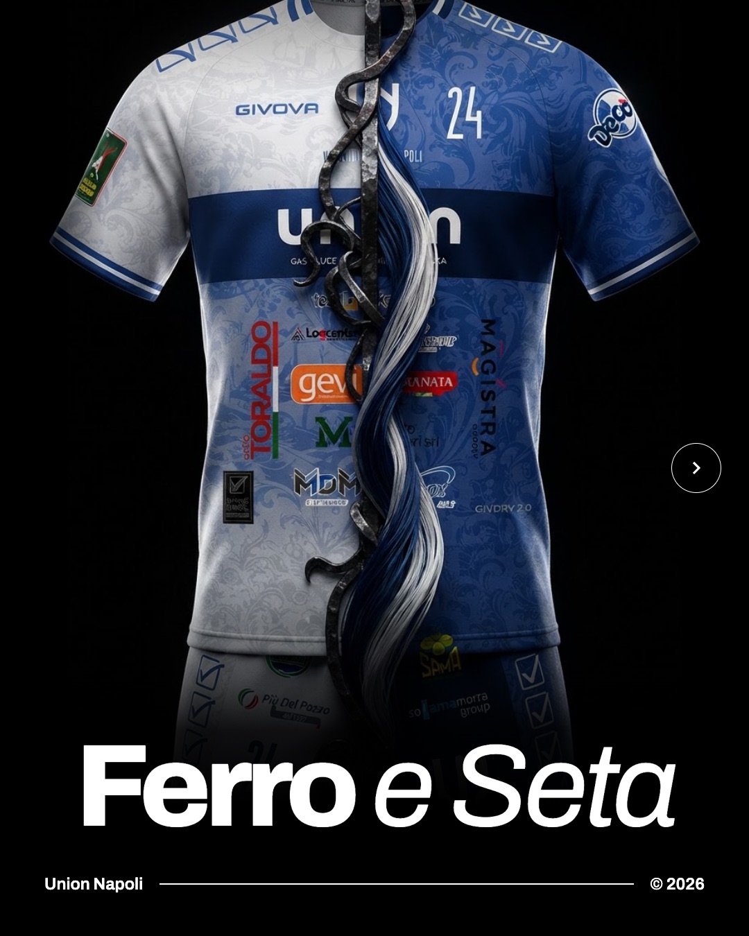 Maglia Union Napoli 2026/2027 Ferro e Seta divisa a metà tra bianco e blu, con un ferro battuto e un nastro di seta intrecciati al centro